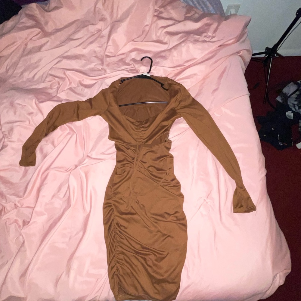 Long sleeve brown maxi dress with stomach area open